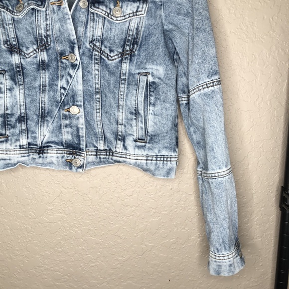 Free People light wash denim jacket - Picture 3 of 8